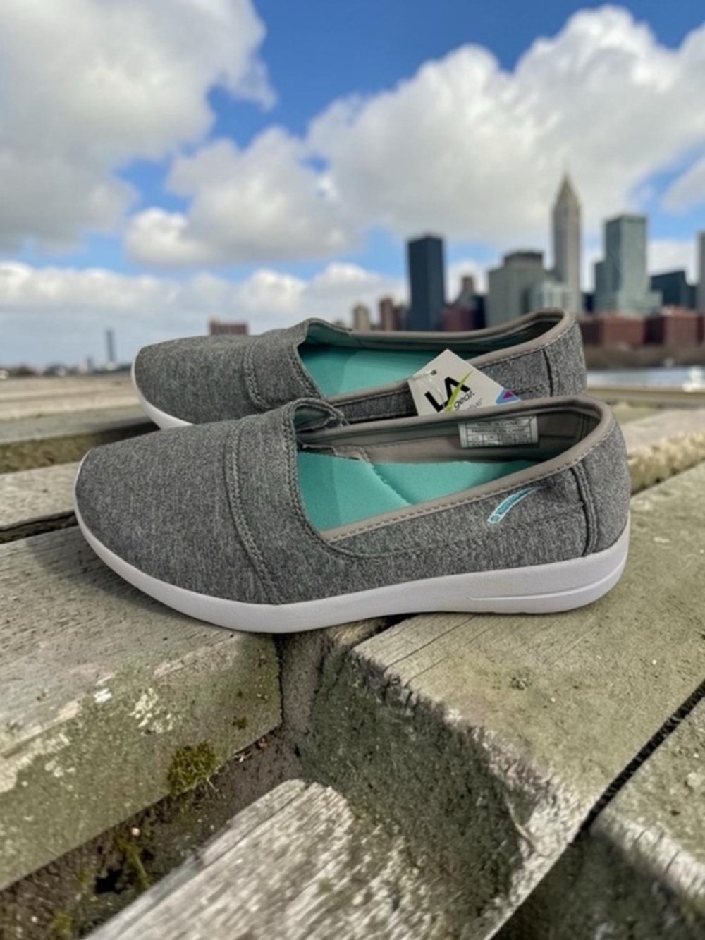 🫶🏻 LA Gear Memory Foam Comfort Slip-On Sneakers in Gray